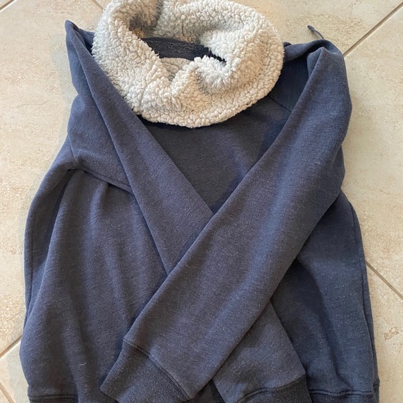 Abercrombie & Fitch sweatshirt - Picture 4 of 4